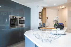 Zdjęcie z galerii obiektu Apartment with pool - 5min walk from beaches w Cannes