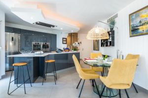 Zdjęcie z galerii obiektu Apartment with pool - 5min walk from beaches w Cannes