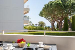 Zdjęcie z galerii obiektu Apartment with pool - 5min walk from beaches w Cannes