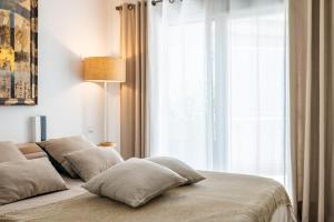 Zdjęcie z galerii obiektu Apartment with pool - 5min walk from beaches w Cannes