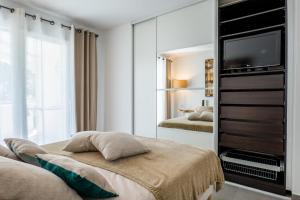 Zdjęcie z galerii obiektu Apartment with pool - 5min walk from beaches w Cannes