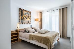Zdjęcie z galerii obiektu Apartment with pool - 5min walk from beaches w Cannes