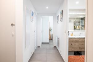 Zdjęcie z galerii obiektu Apartment with pool - 5min walk from beaches w Cannes