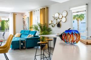 Zdjęcie z galerii obiektu Apartment with pool - 5min walk from beaches w Cannes