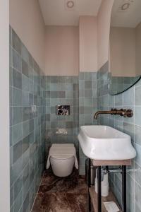 Talbot and Bons Deluxe Studio Flat tesisinde bir banyo