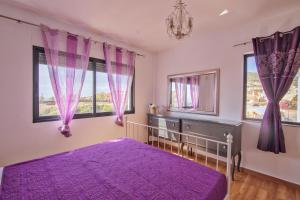 Posteľ alebo postele v izbe v ubytovaní Villa moderna con piscina + 28 fotografií