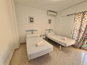 Postel nebo postele na pokoji v ubytování Apartamento Centro Benidorm Playa