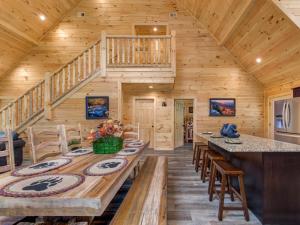 Φωτογραφία από το άλμπουμ του Lost in the Woods σε Sevierville