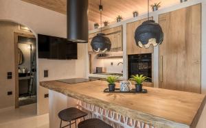 a kitchen with a large wooden counter with stools at Captain Zeppos in Pollonia