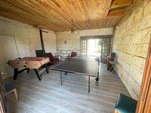 Stolný tenis v ubytovaní Maison chaleureuse au cœur du perche sarthois alebo v jeho okolí