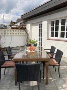 a table and chairs on a patio at Austernfischer - Haus 12 in Lenste