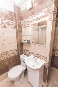 A bathroom at Апартамент за гости Боряна Még 16 kép