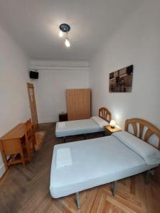 Cama o camas de una habitación en Hostal Miralva