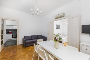 a living room with a table and chairs and a couch at Real Apartments Wesselényi II. in Budapest