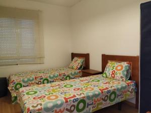 Ein Bett oder Betten in einem Zimmer der Unterkunft Casa güejareña, muy acogedora