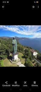 an aerial view of a statue in front of a body of water at Sul Lungo lago da Tatiana B&B in Dagnente