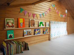 a room with bookshelves and shelves of books at guesthouse minkä in Amami