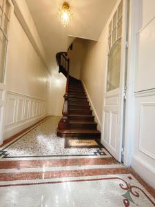 Fotografia z galérie ubytovania Villa muguette - coeur de Vichy-1er étage-balcon v destinácii Vichy