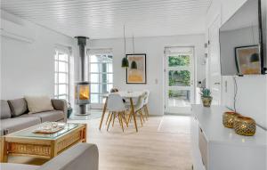 Χώρος καθιστικού στο Nice Home In Otterup With Wifi
