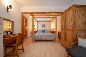 Кровать или кровати в номере Watermill Villa & Hotel Faralya