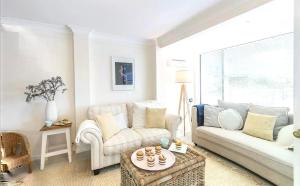 Port Stephens Home walk to the Beach and Town Centre的休息区