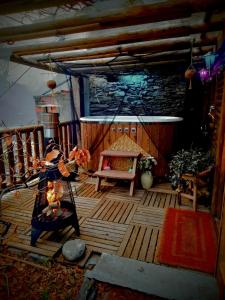 un modelo de casa con mesa y chimenea en 2 bedrooms chalet with sauna enclosed garden and wifi at Gratillon, en Villeneuve