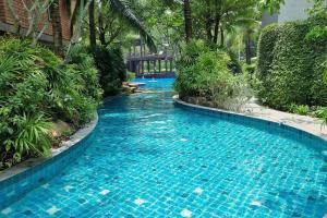 Bazén v ubytování F1 The Title Residencies Naiyang Phuket 1 Floor 1 Bdr nebo v jeho okolí