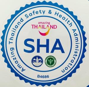 un logo per la sicurezza e la salute annuali dell’isola di Hal di Phangan Hometown Resort - Adults Only a Baan Tai