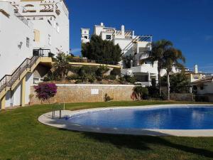 Der Swimmingpool an oder in der Nähe von Apartamento de 1 dormitorio en Calle Vela