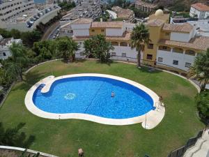 Der Swimmingpool an oder in der Nähe von Apartamento de 1 dormitorio en Calle Vela