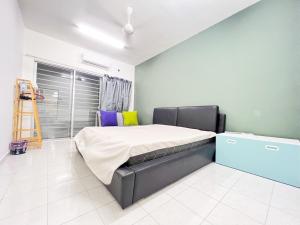 a bedroom with a large bed in a room at Simply Cosy Homestay in Batu Caves