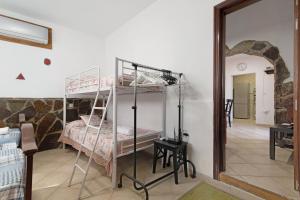 Łóżko lub łóżka w pokoju w obiekcie La Casita de Vals