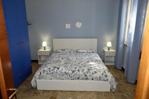 a bedroom with a bed and two night stands with lamps at Casavacanzedezza in Montecalvo Versiggia