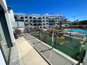Výhled na bazén z ubytování PUSHE Playa Granada Beach & Golf 9 nebo okolí