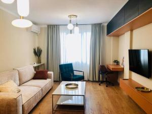 a living room with a couch and a table at Joy City Stay Victoriei 7G-13 in Timişoara