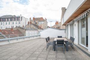 Μπαλκόνι ή βεράντα στο Le Pasteur - Grand appartement lumineux - Centre-ville