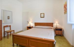 Ένα ή περισσότερα κρεβάτια σε δωμάτιο στο Gorgeous Home In Capezzano Pianore +6 φωτογραφίες