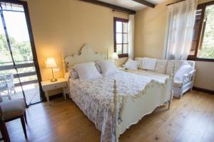 Postel nebo postele na pokoji v ubytování Catalunya Casas Delightful destination in the heart of Costa Brava + 18 fotografií