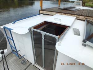 Uitzicht op een rivier vlak bij de boot
