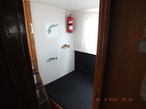 Afbeelding uit fotogalerij van Zouw Hausboat Zakotven -pouze ubytovaní in Roudnice nad Labem