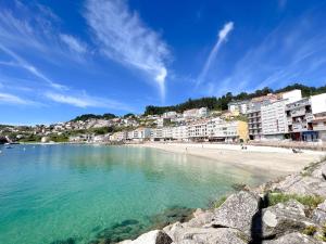 a view of a beach with buildings and condos at Apartamentos Xulia in Raxó