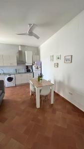 a kitchen with a table and chairs in a room at Brisa Marinera in El Rompido