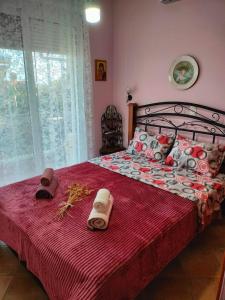 Ένα ή περισσότερα κρεβάτια σε δωμάτιο στο Seaside Villa Adam's Holiday House 2019