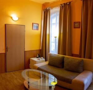 Hotel Rychta Netolice tesisinde bir oturma alanı