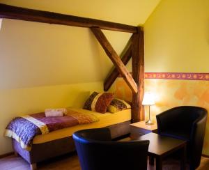 Hotel Rychta Netolice tesisinde bir odada yatak veya yataklar