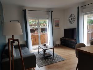 Posezení v ubytování 3 pièces avec terrasse arborée