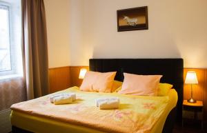 Hotel Rychta Netolice tesisinde bir odada yatak veya yataklar