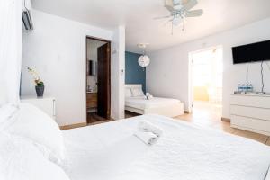 Imagen de la galería de Casamares Private Room Mar with Pool and Barbecue 5 min to Boqueron and Beaches, en Cabo Rojo