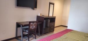 Televisi dan/atau pusat hiburan di Epic Hotel