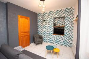 TV a/nebo společenská místnost v ubytování Maison de charme en Bourgogne